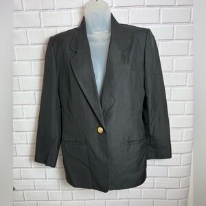 TALBOTS black Blazer with Notched Lapels and Tailored Silhouette/size 4P